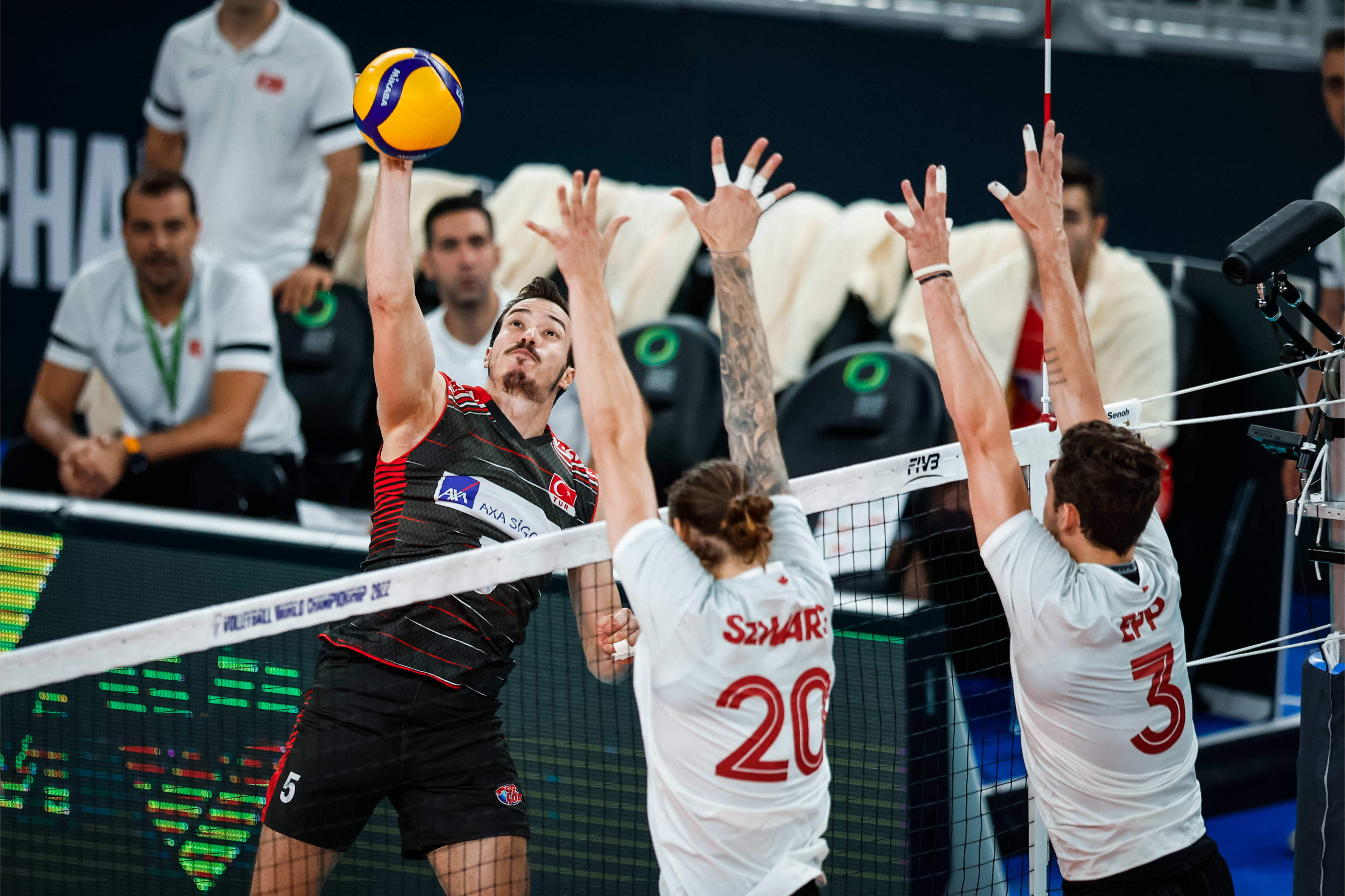 加拿大女足队众志成城，晋级下一轮比赛